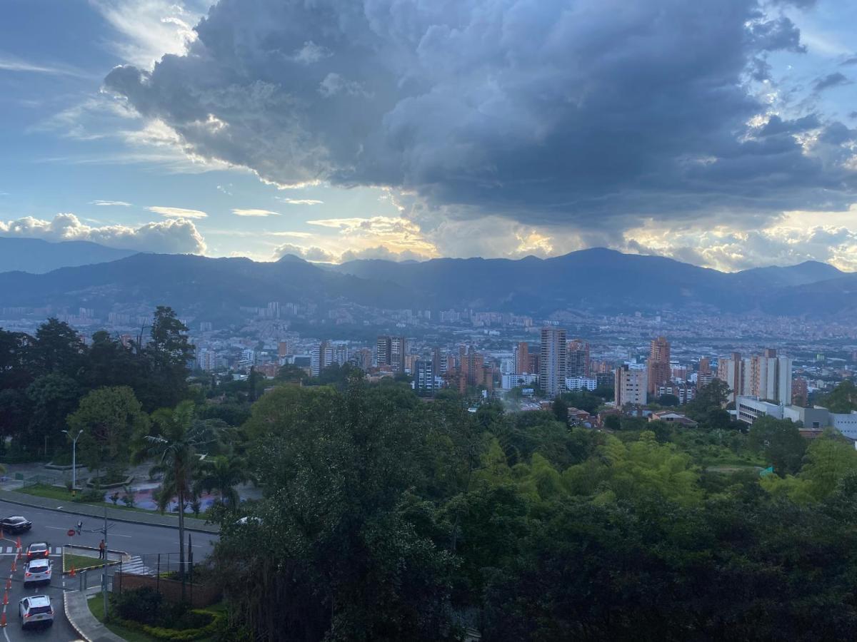 Apartamento De 130 Mts En Laureles Estadio Apartment Medellin
